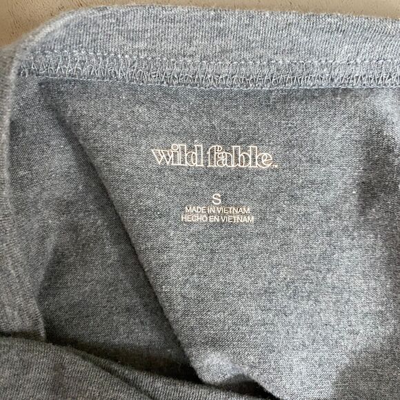 Wild Fable Blouse Womens Small Gray Cropped Short Sleeve Stretch Tee - Picture 2 of 8